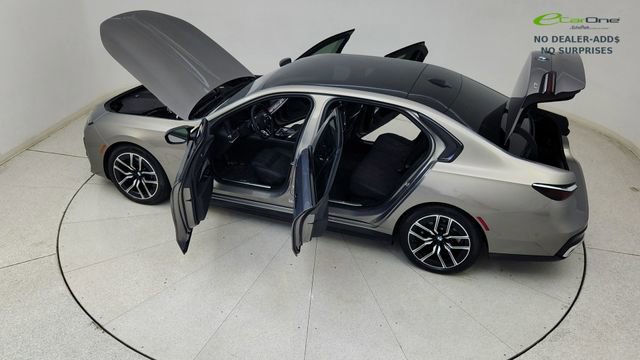 Used 2024 BMW i7 M70 w/ Executive Package image 85