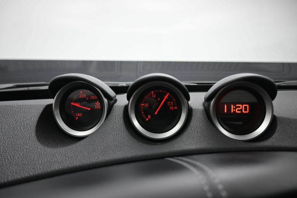 Used 2016 Nissan 370Z Touring RWD image 15
