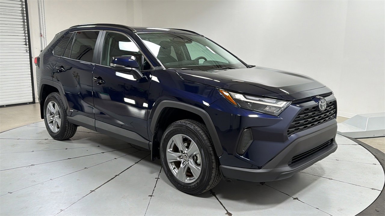 Used 2025 Toyota RAV4 XLE image 3