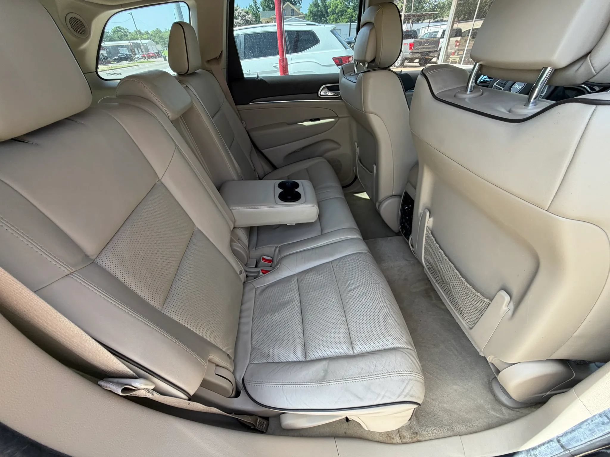 Used 2014 Jeep Grand Cherokee Overland AWD/4WD image 18