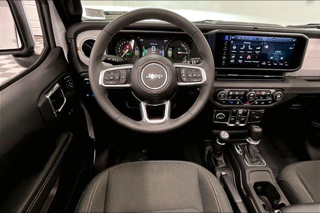 Used 2025 Jeep Wrangler Unlimited Sahara w/ Safety Group image 6