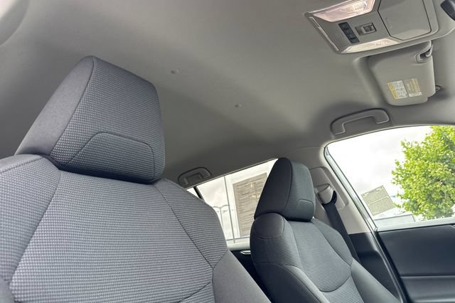 Used 2022 Toyota RAV4 LE AWD/4WD image 19
