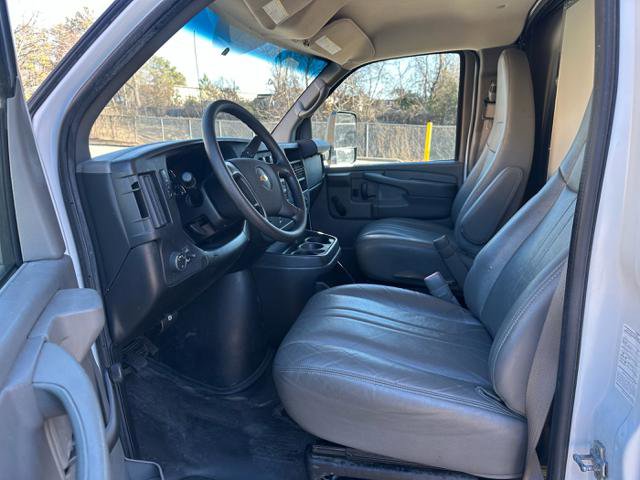 Used 2014 Chevrolet Express 4500 G4500 image 15