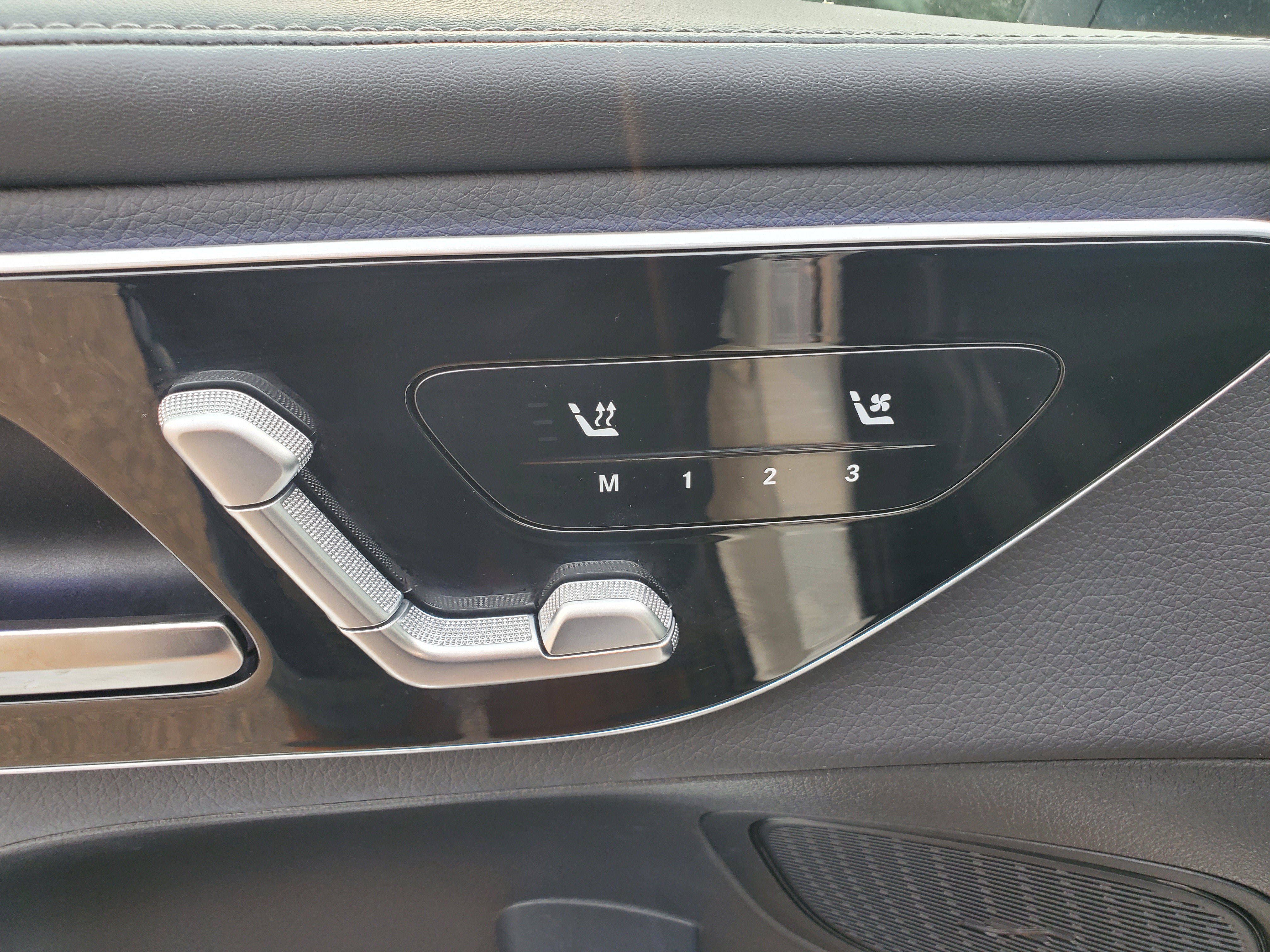 Used 2025 Mercedes-Benz GLC 300 image 25