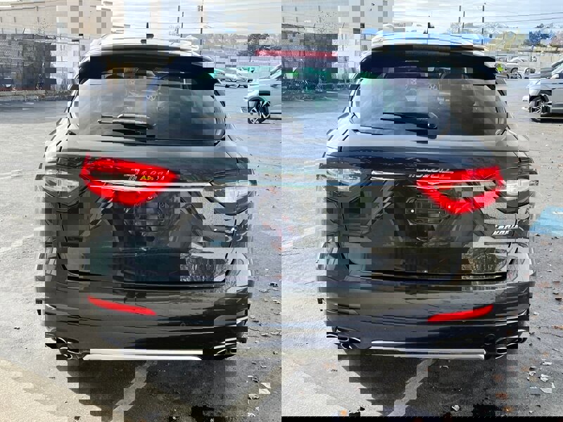 Used 2017 Maserati Levante w/ Luxury Package image 6