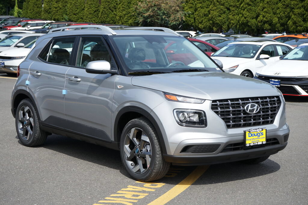 Used 2025 Hyundai Venue SEL FWD image 3
