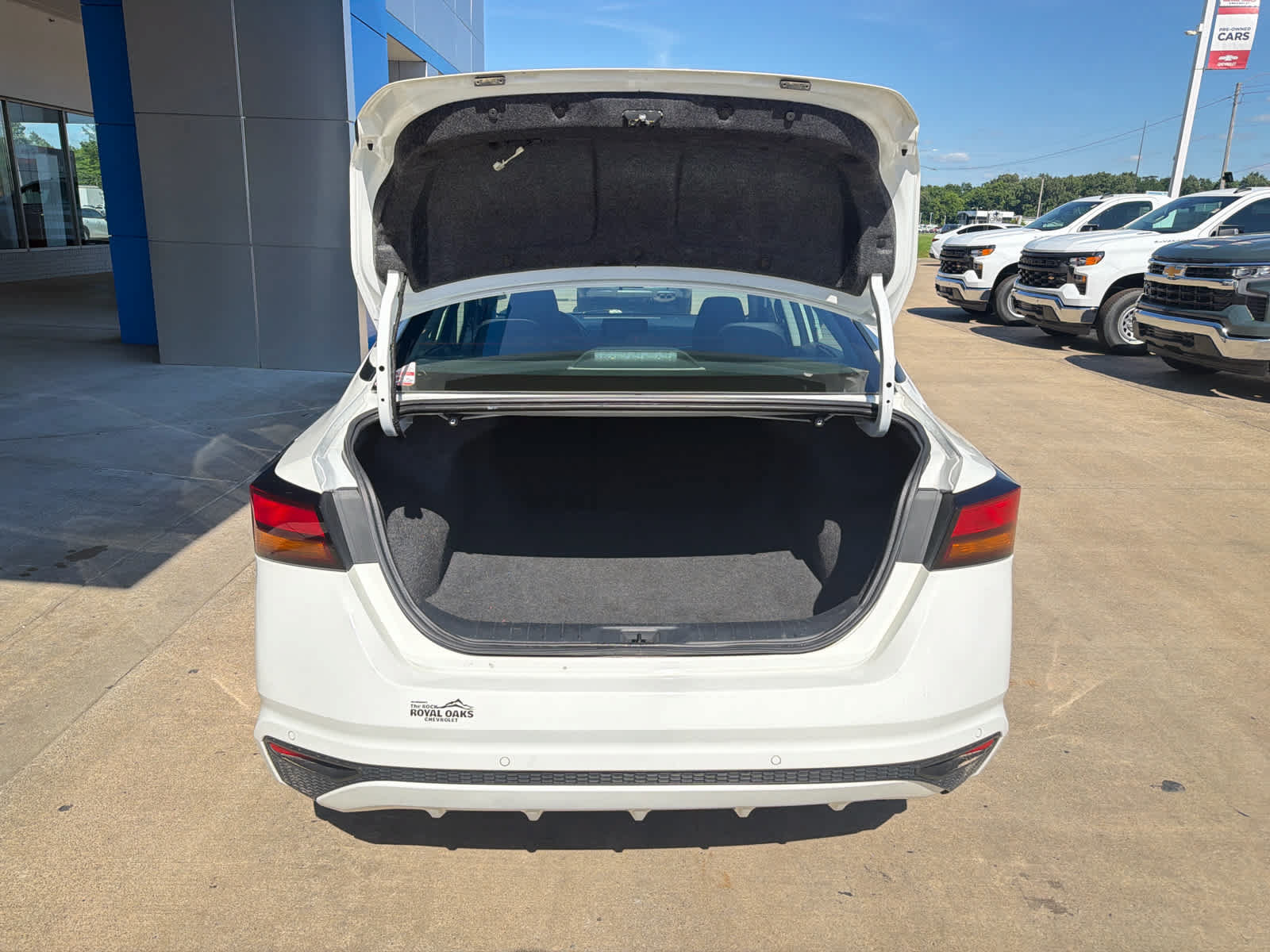 Used 2025 Nissan Altima 2.5 SV FWD image 6