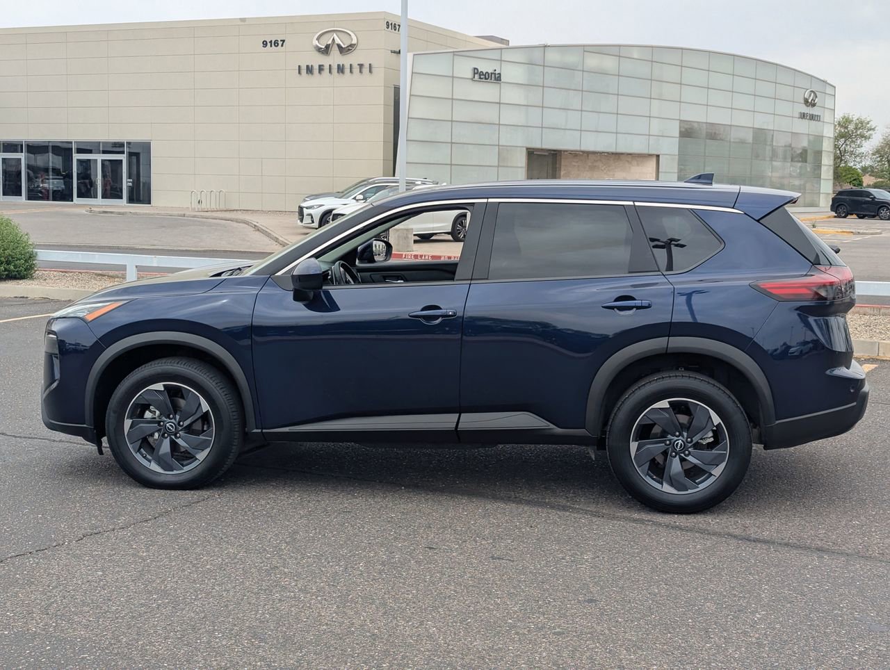 Certified 2025 Nissan Rogue SV FWD image 3