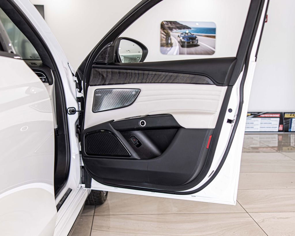 Used 2024 Maserati Grecale Modena AWD/4WD image 40