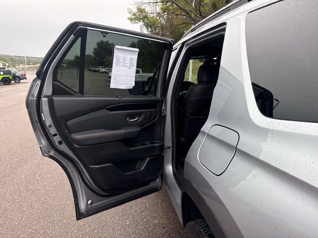 Used 2025 Honda Pilot TrailSport image 19