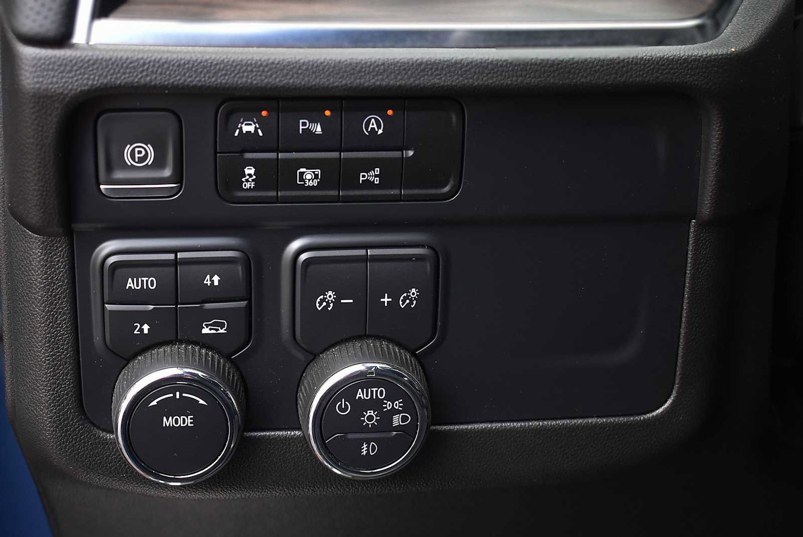 Used 2025 Chevrolet Tahoe Premier AWD/4WD image 23
