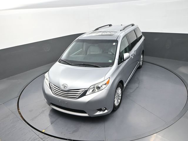 Used 2015 Toyota Sienna XLE w/ XLE Navigation Package image 14