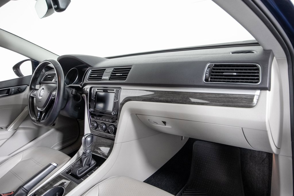 Used 2018 Volkswagen Passat 2.0T SE image 18