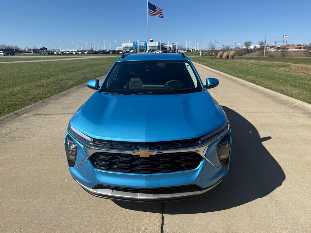 Used 2025 Chevrolet Trax LT image 11