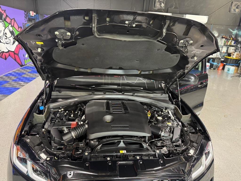 Used 2021 Jaguar F-PACE R-Dynamic S image 17