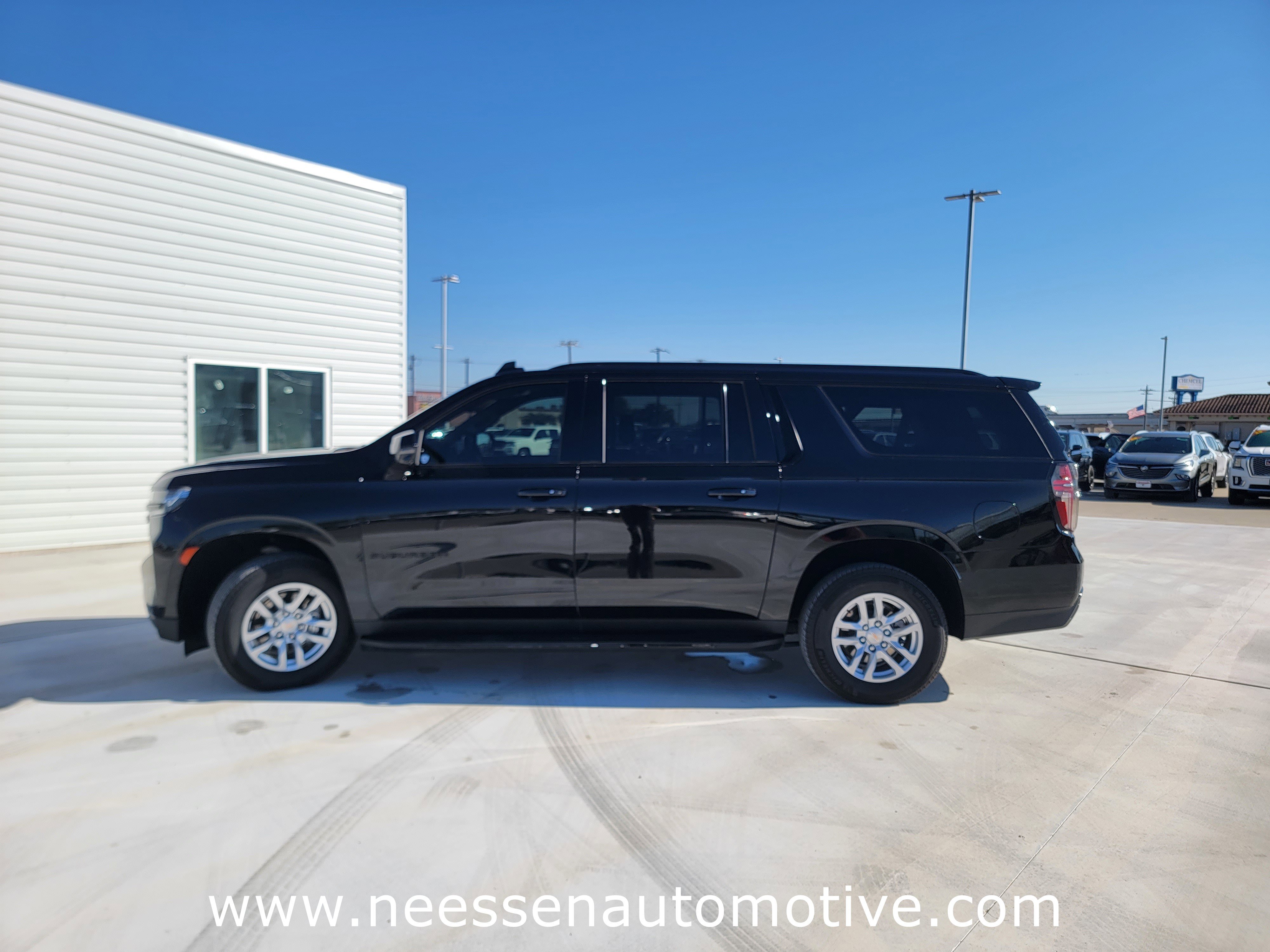 Used 2023 Chevrolet Suburban RST w/ Luxury Package image 4