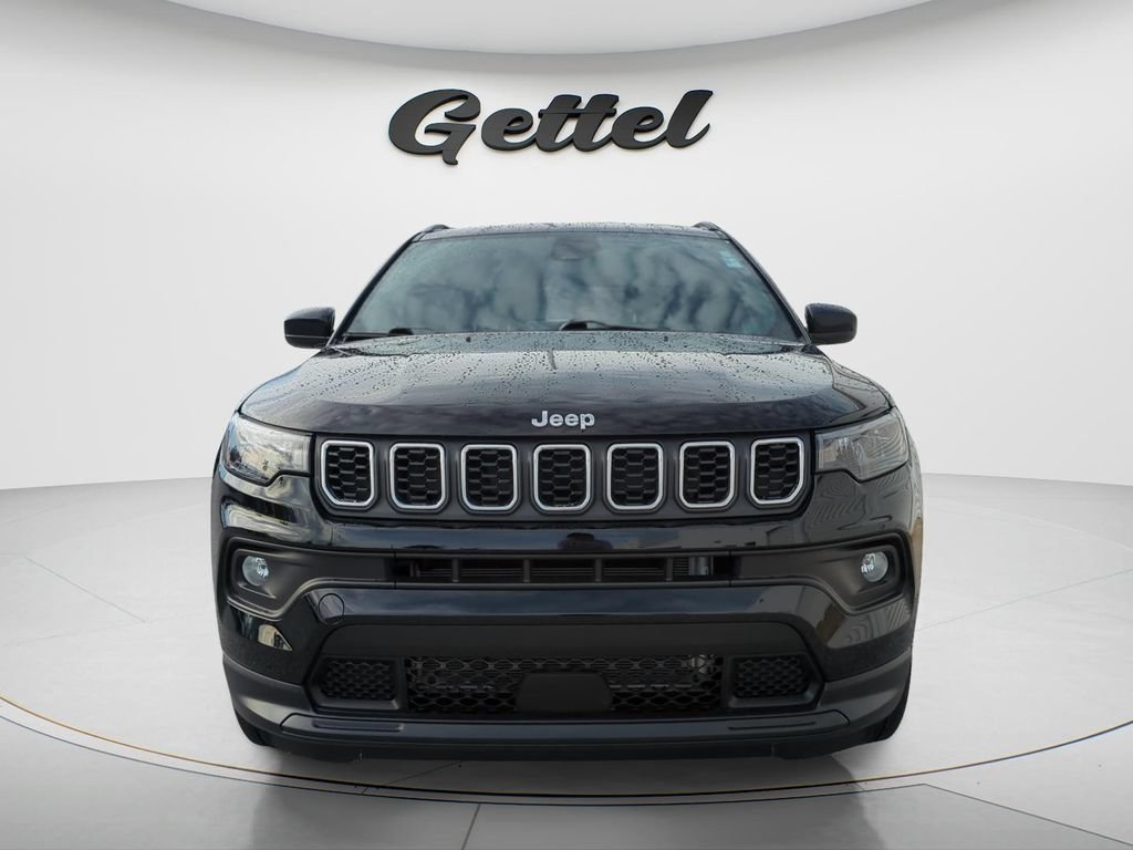 Used 2025 Jeep Compass Latitude AWD/4WD image 2