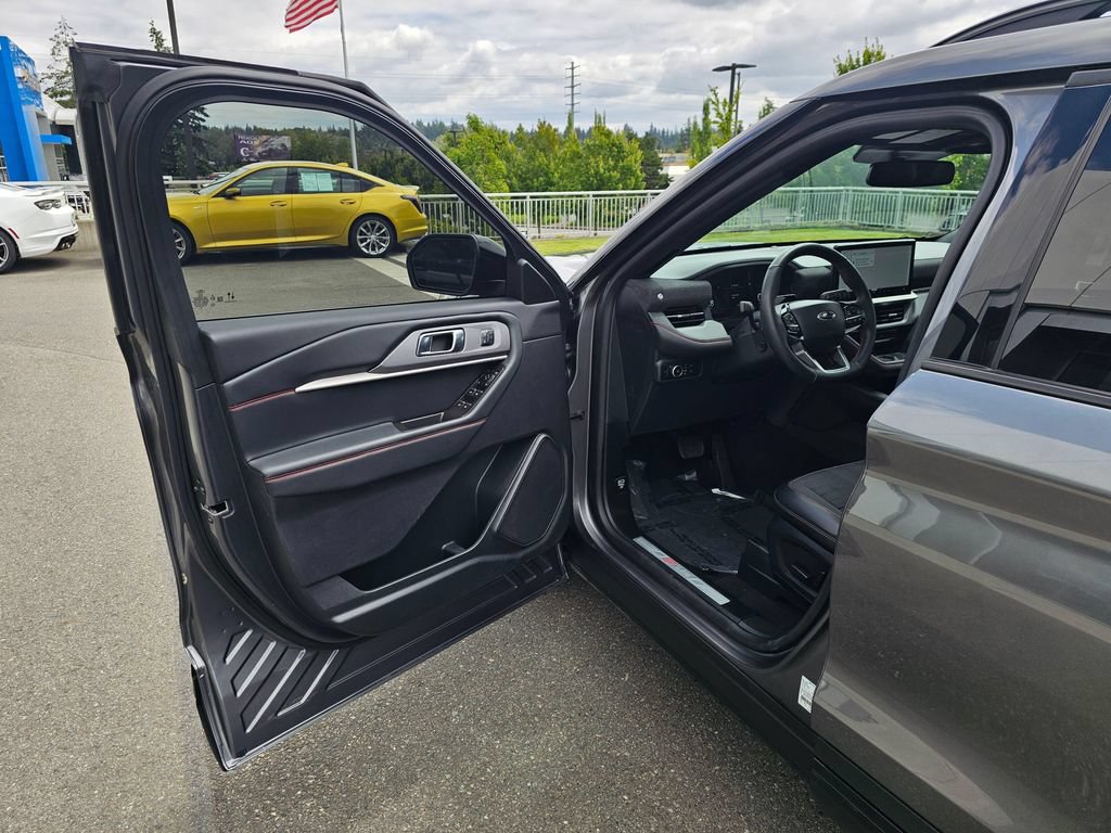 Used 2025 Ford Explorer ST-Line w/ Premium Package AWD/4WD image 21