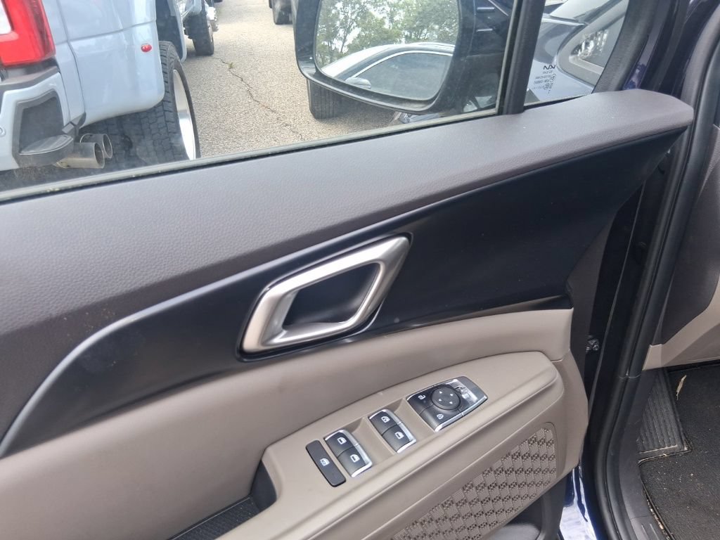Certified 2026 Kia Carnival FWD image 11