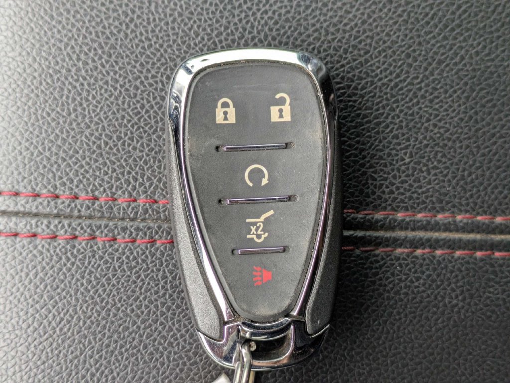 Used 2022 Chevrolet Equinox RS w/ RS Leather Package FWD image 32