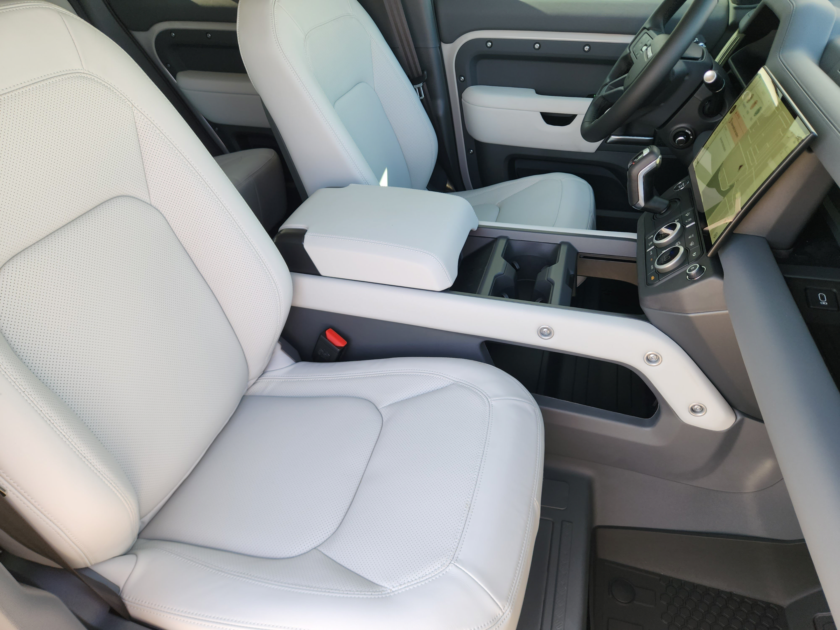 New 2026 Land Rover Defender 110 X-Dynamic SE AWD/4WD image 9