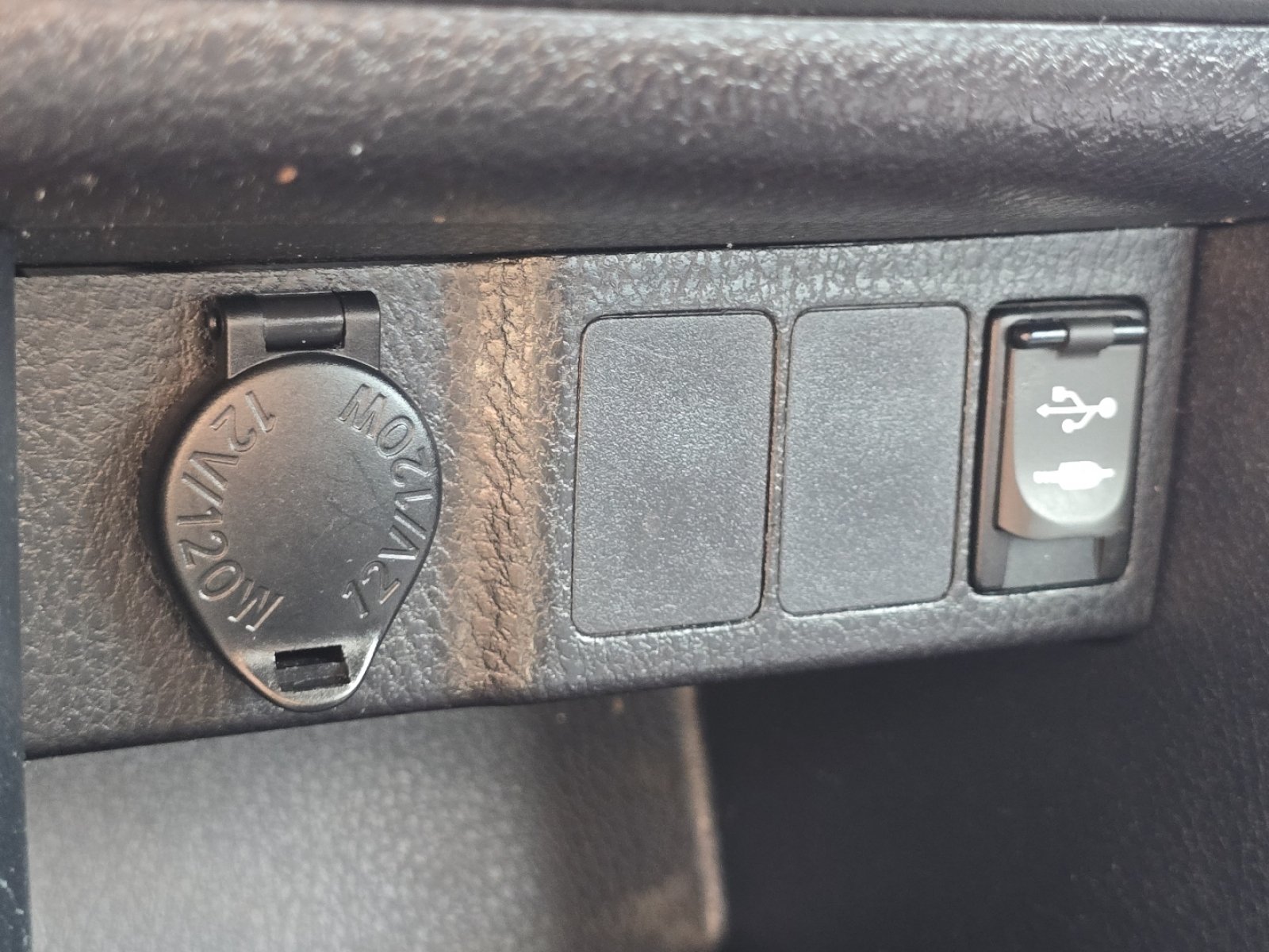 Used 2017 Toyota Corolla LE w/ Carpet Mat Package (TMS) FWD image 7