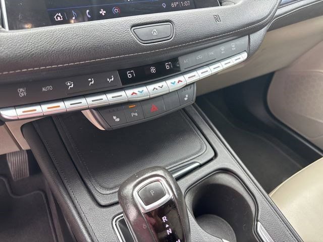 Used 2019 Cadillac XT4 Luxury w/ Cold Weather Package FWD image 24