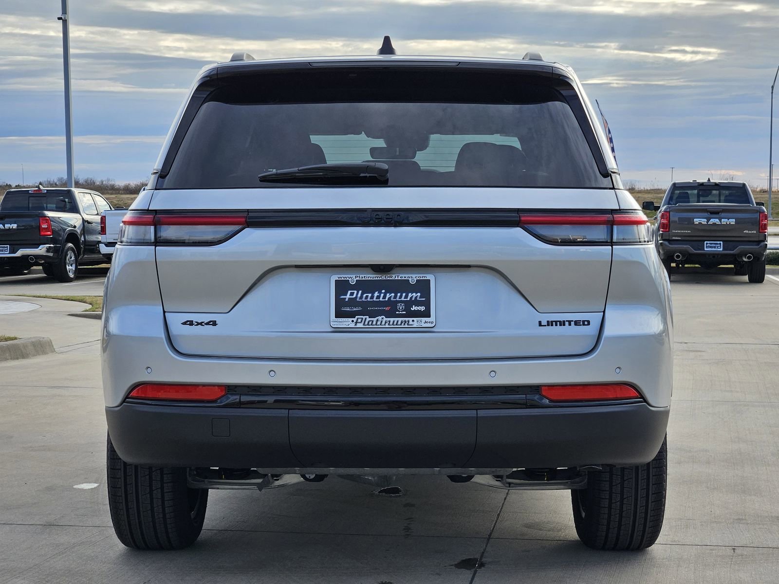 New 2025 Jeep Grand Cherokee Limited w/ Black Appearance Package AWD/4WD image 7