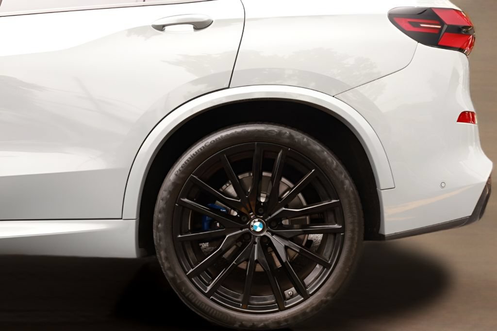 Used 2024 BMW X5 M60i AWD/4WD image 4