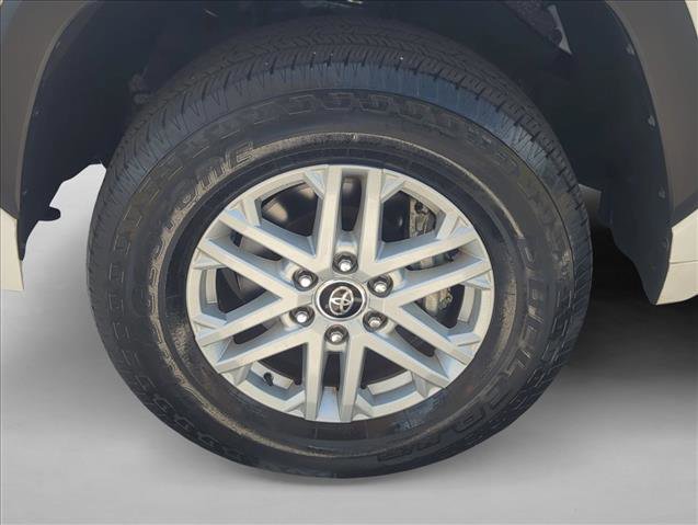 Used 2022 Toyota Tundra SR5 w/ SR5 Convenience Package AWD/4WD image 25