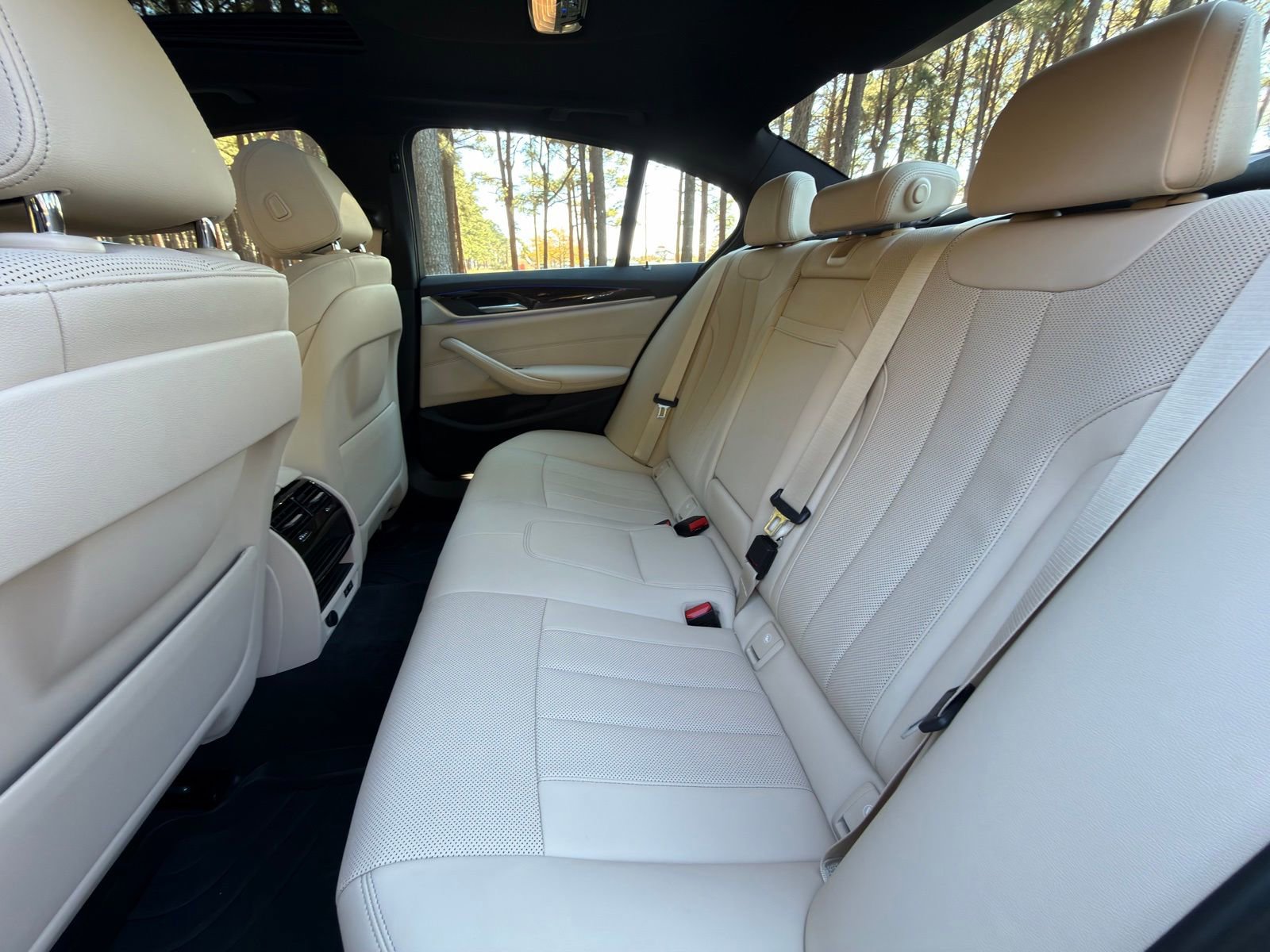 Used 2023 BMW 530i w/ Convenience Package image 14