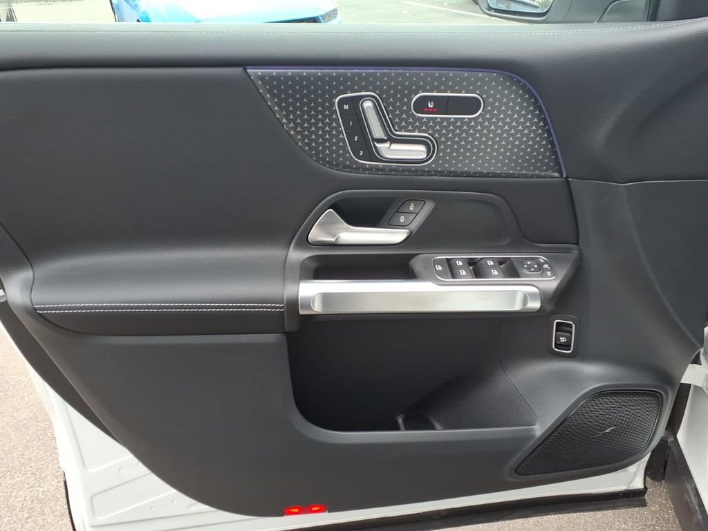 New 2026 Mercedes-Benz GLB 250 4MATIC image 11