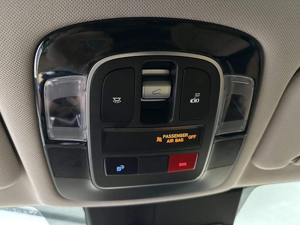 Used 2025 Hyundai Sonata Limited FWD image 32