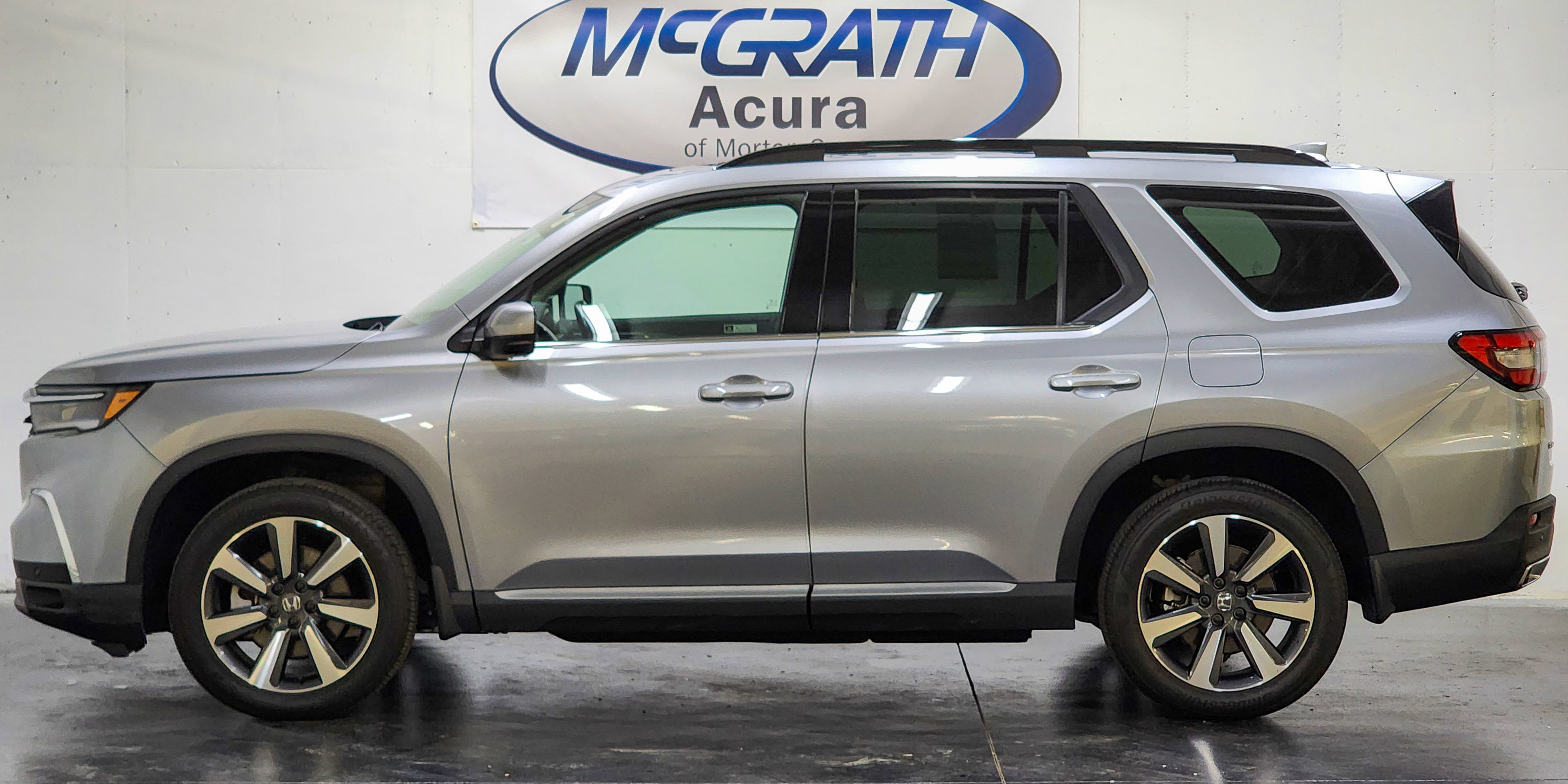 Used 2024 Honda Pilot Touring image 11
