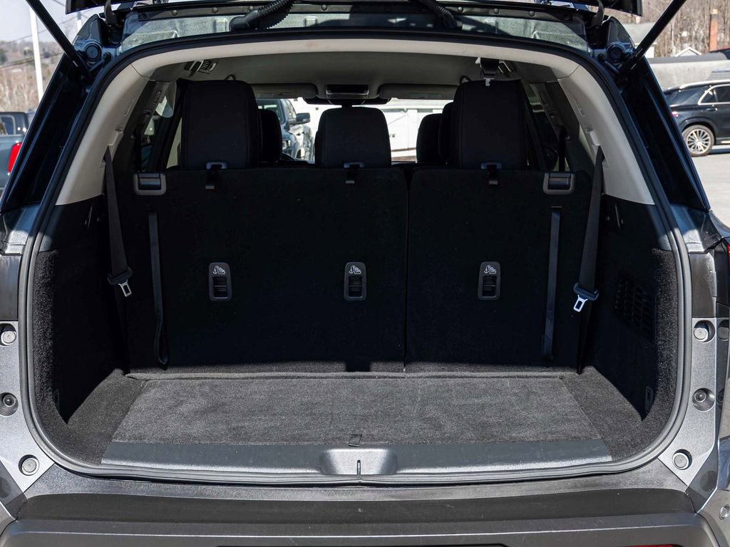 Used 2023 Nissan Pathfinder SV AWD/4WD image 36