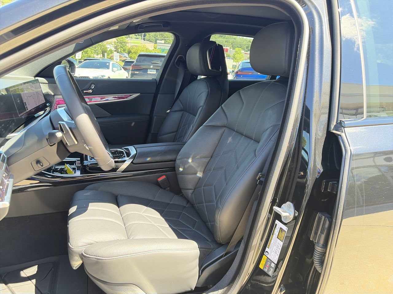 Used 2025 BMW i7 eDrive50 w/ Executive Package RWD image 14