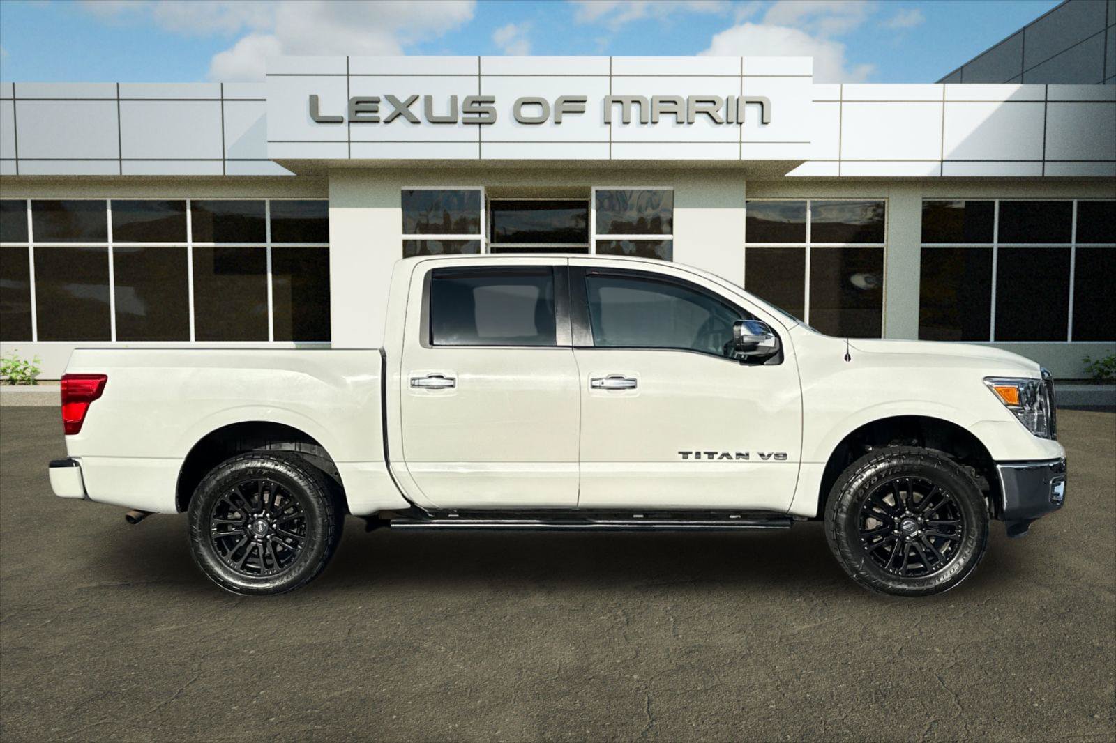 Used 2018 Nissan Titan SL AWD/4WD image 7