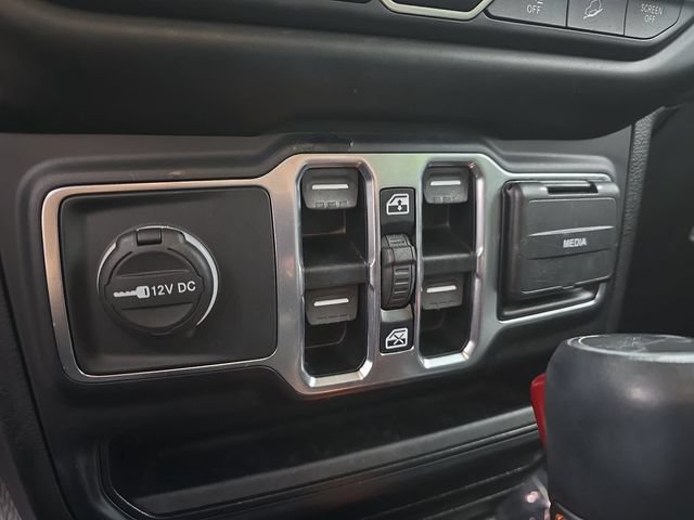 Used 2019 Jeep Wrangler Unlimited Sahara AWD/4WD image 28