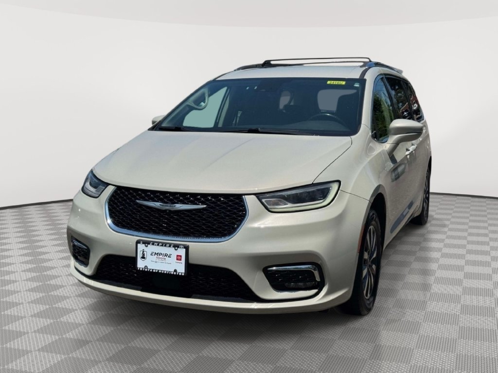 Used 2021 Chrysler Pacifica Touring-L FWD image 3
