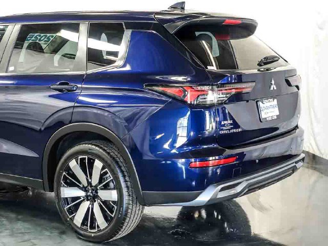 Used 2025 Mitsubishi Outlander SE AWD/4WD image 10