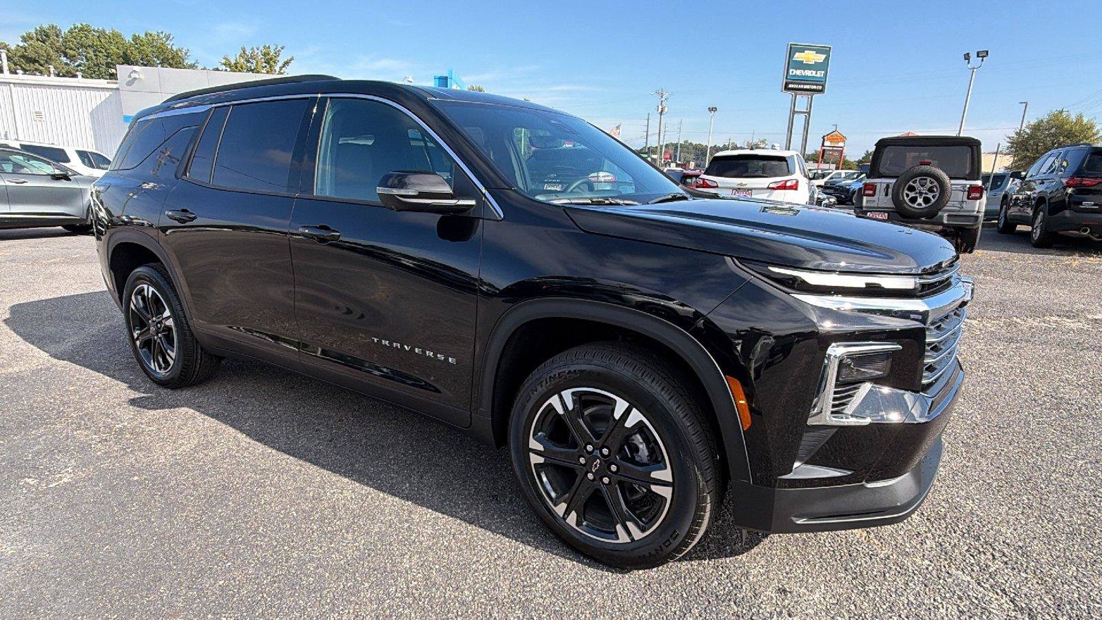 New 2027 Chevrolet Traverse LT w/ Sun and Wheel Package FWD image 7