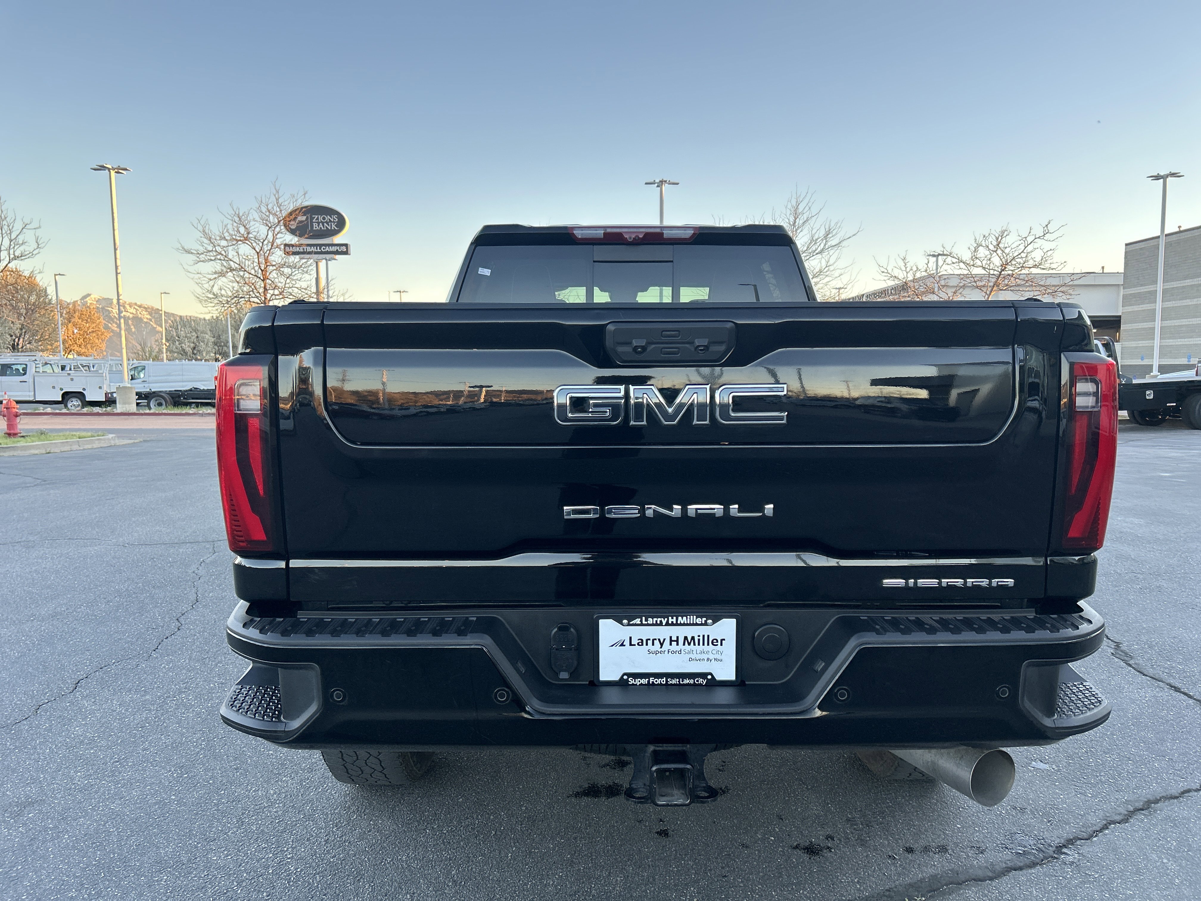 Used 2025 GMC Sierra 2500 Denali Ultimate w/ Max Trailering Package image 4