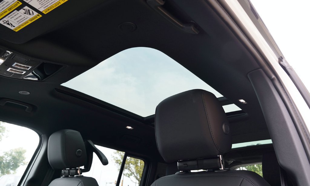 New 2026 Land Rover Defender 130 X-Dynamic SE AWD/4WD image 13