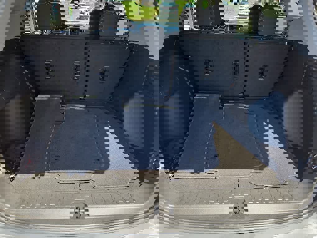 Used 2023 GMC Terrain SLE w/ Driver Convenience Package image 25