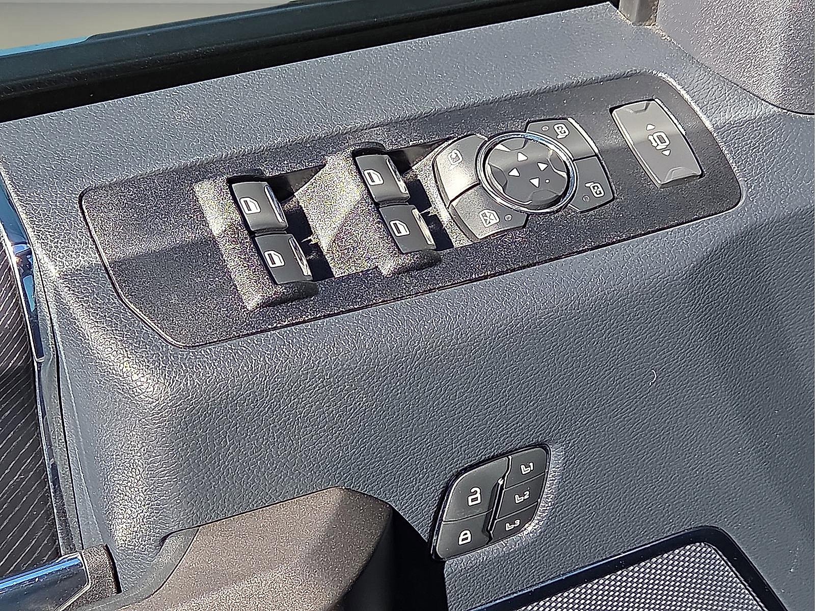 Used 2022 Ford F250 Platinum w/ FX4 Off-Road Package image 14