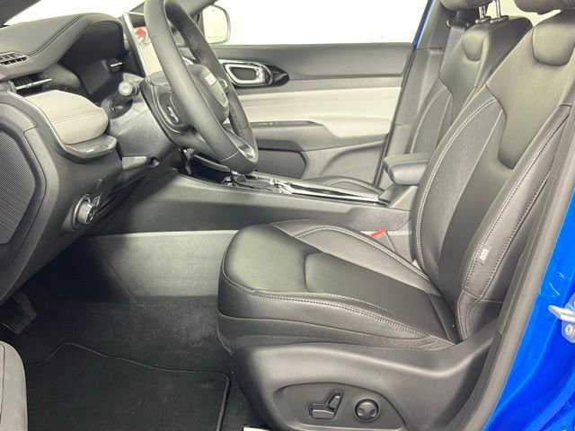 New 2025 Jeep Compass Limited w/ Sun & Sound Group AWD/4WD image 24