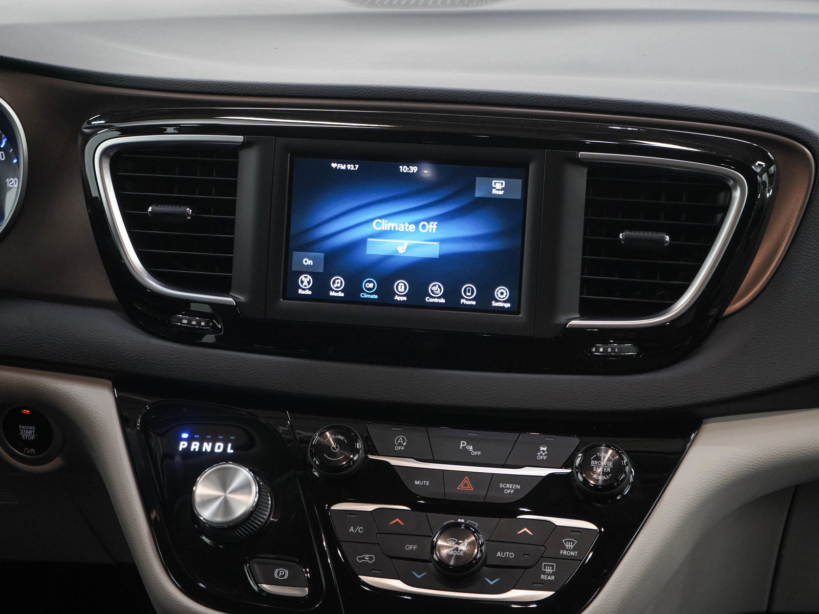Used 2018 Chrysler Pacifica Touring-L FWD image 16