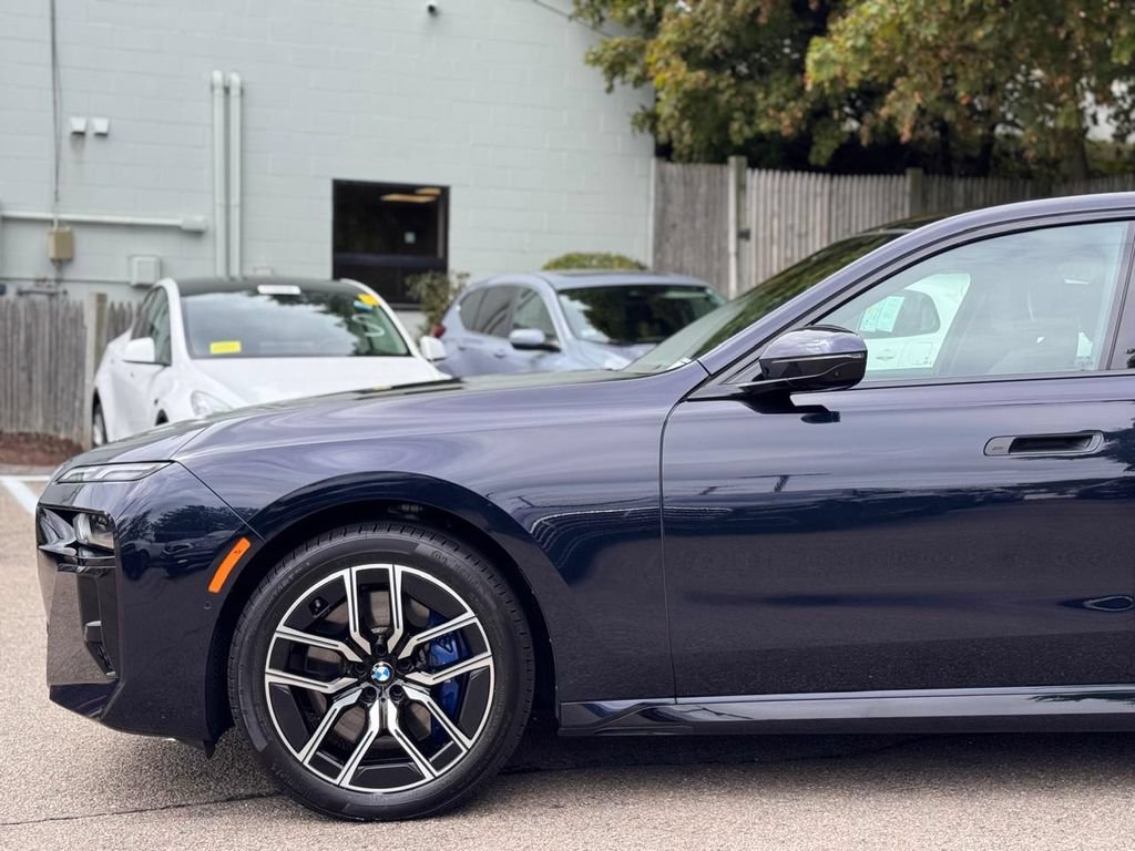 Used 2023 BMW 760i xDrive w/ Parking Assistance Package AWD/4WD image 10