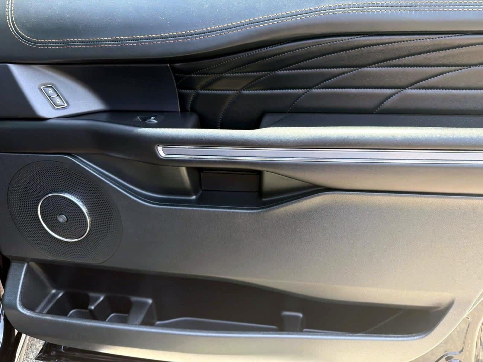 Used 2020 Ford Expedition Platinum AWD/4WD image 9