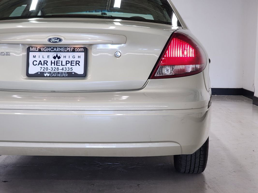 Used 2004 Ford Taurus SE image 24